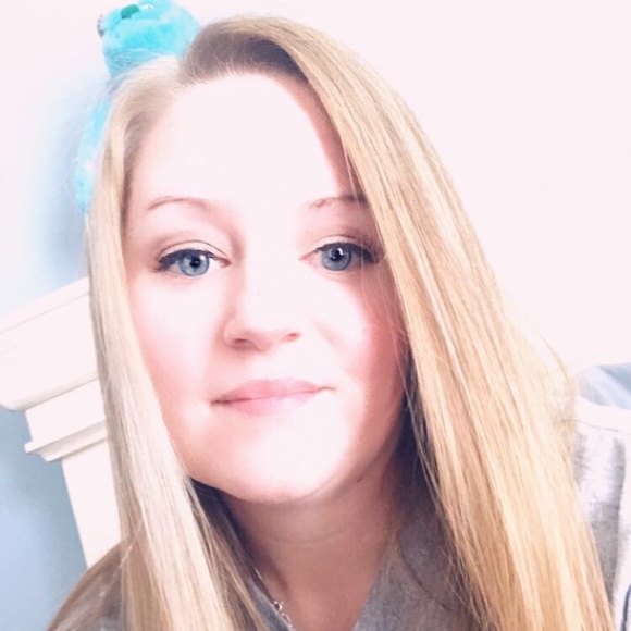 Meet your Posher, Nichole - Picture 1 of 1